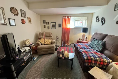 582 MacDonnell St, Kingston, ON K7K 4X1