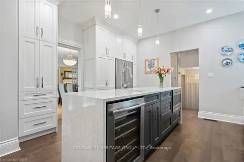 449 Norfolk St, Norfolk, ON N3Y 2W8