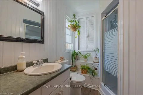 7826 Netherby Rd, Niagara Falls, ON L3B 5N7