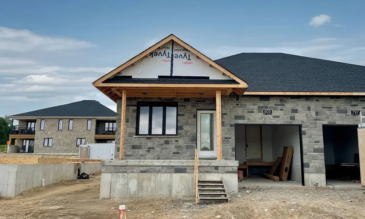 805 22nd Avenue A, Hanover, ON N4N 0C5