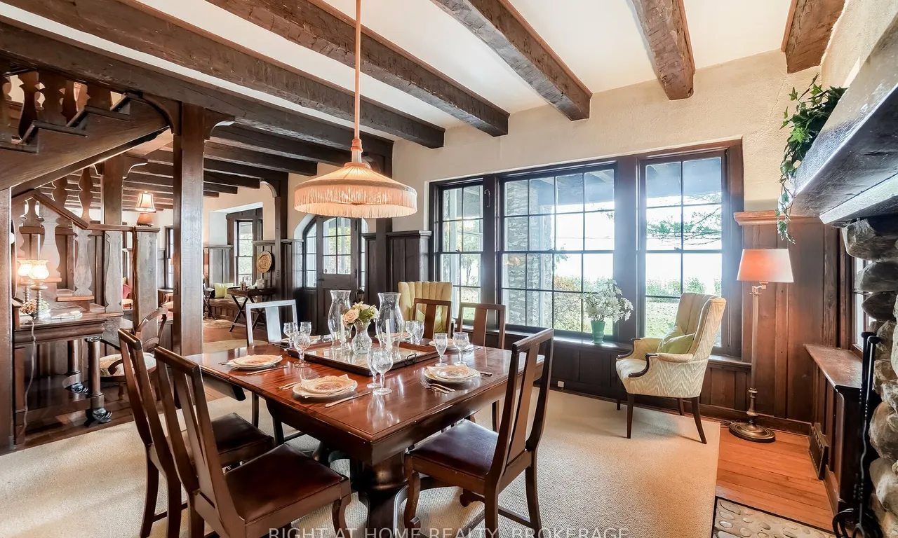 Detached living room at 683 Pt Abino Rd Fort Erie