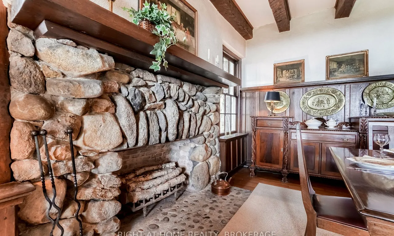 Detached kitchen at 683 Pt Abino Rd Fort Erie