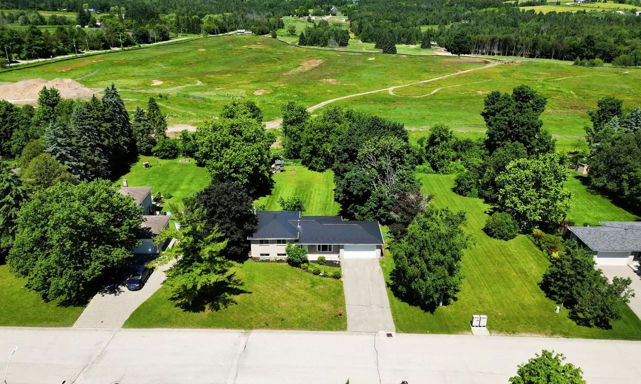 37 Erin Heights Dr, Erin, ON N0B 1T0