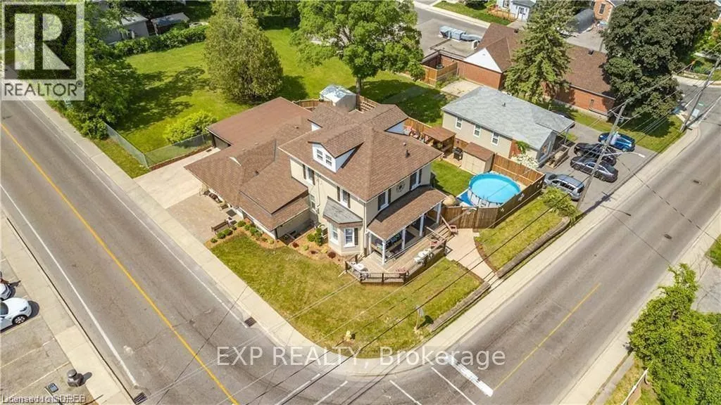 52 Adam St, Cambridge, ON M2K 1W9