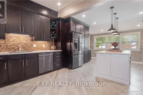 52 Adam St, Cambridge, ON M2K 1W9