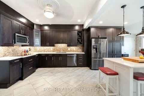 52 Adam St, Cambridge, ON M2K 1W9