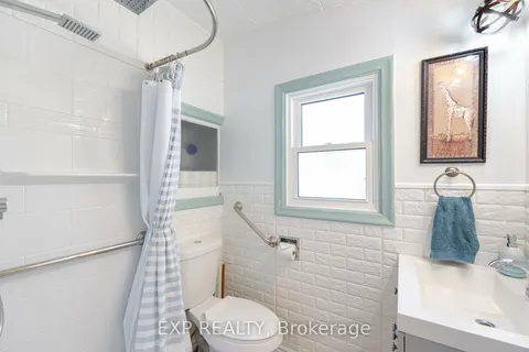 52 Adam St, Cambridge, ON M2K 1W9