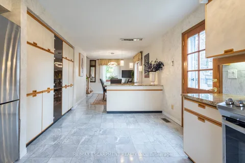 1129 Scenic Dr, Hamilton, ON L9C 1H8