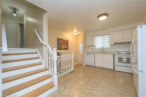 70 Aylmer Cres, Hamilton, ON L8J 1K3