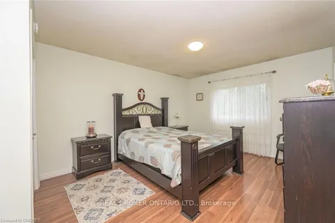 70 Aylmer Cres, Hamilton, ON L8J 1K3