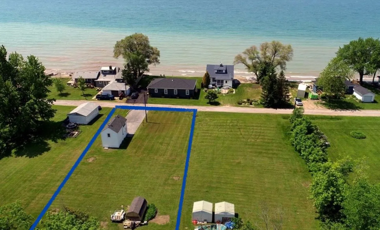 11521 Beach Rd, Wainfleet, ON L0S 1V0