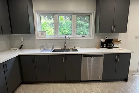 1049 Limerick Lk Rd, Limerick, ON K0L 1W0