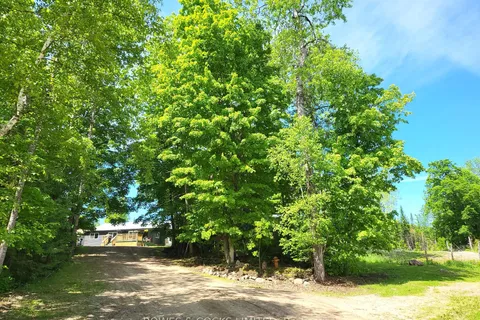2586 Old Hastings Rd, Wollaston, ON K0L 1P0