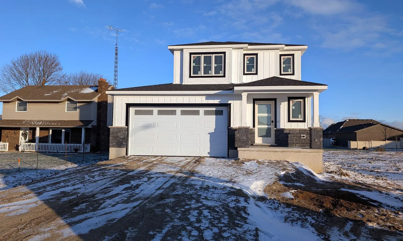483 Huron St, Plympton-Wyoming, ON N0N 1T0