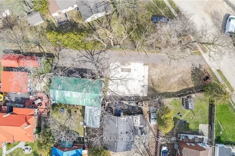 36 Oxford St, Cambridge, ON N1R 1M5