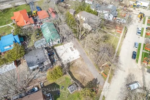 36 Oxford St, Cambridge, ON N1R 1M5