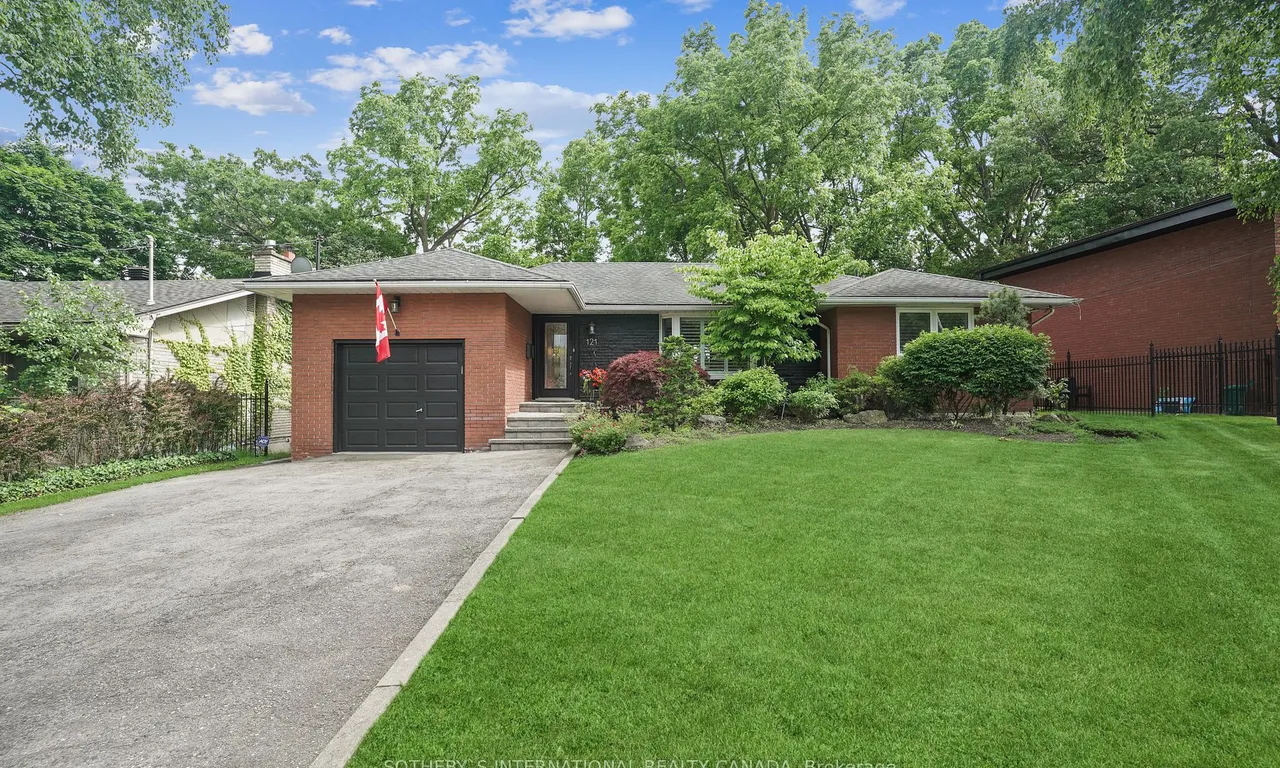 121 Grant Blvd, Hamilton, ON L9H 4L9