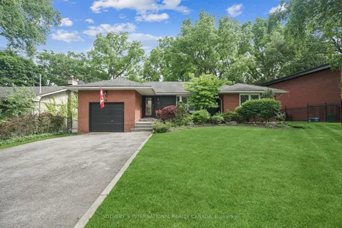 121 Grant Blvd, Hamilton, ON L9H 4L9
