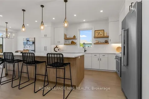 121 Whitefish Cres, Hamilton, ON L8E 0A6