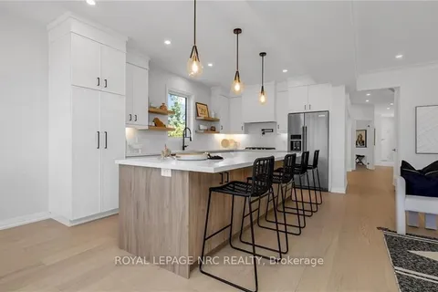 121 Whitefish Cres, Hamilton, ON L8E 0A6