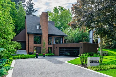 75 Reding Rd, Hamilton, ON L9G 1M9