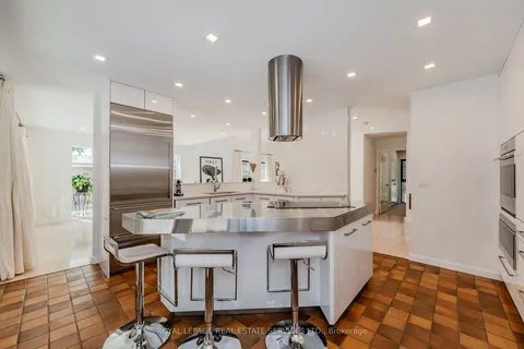 75 Reding Rd, Hamilton, ON L9G 1M9