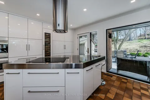 75 Reding Rd, Hamilton, ON L9G 1M9