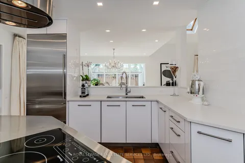 75 Reding Rd, Hamilton, ON L9G 1M9