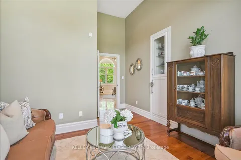 9893 Dickenson Rd, Hamilton, ON L0R 1W0