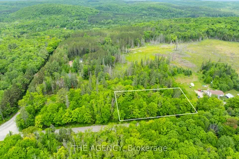 1233 Harp Lake Rd, Huntsville, ON P1H 2J6