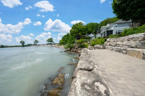 236 Edward St, Central Elgin, ON N5L 1A4