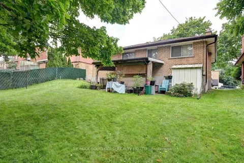 32 Southdale Ave, Kitchener, ON N2M 3V5