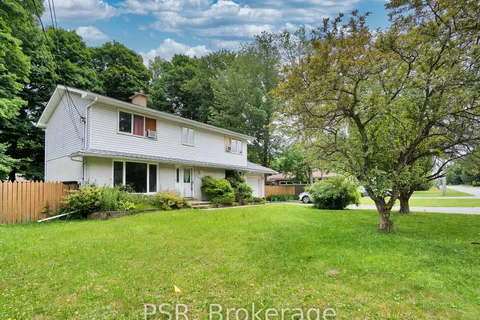 720 Muskoka Beach Rd, Gravenhurst, ON P1P 1B1