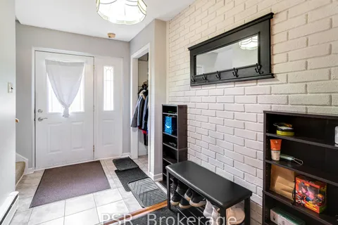 720 Muskoka Beach Rd, Gravenhurst, ON P1P 1B1