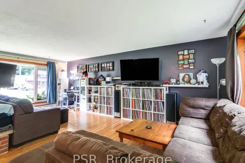 720 Muskoka Beach Rd, Gravenhurst, ON P1P 1B1