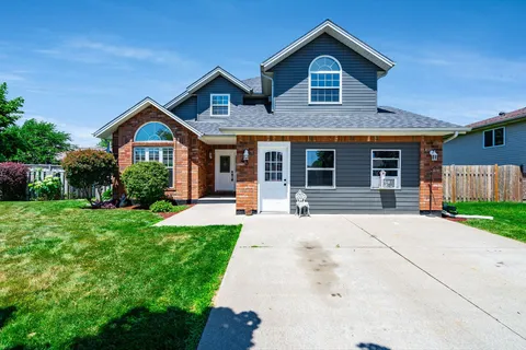 43 Eastgrove Cres, Leamington, ON N8H 5J7