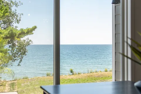 16 Twelve Trees Crt, Prince Edward County, ON K0K 3L0