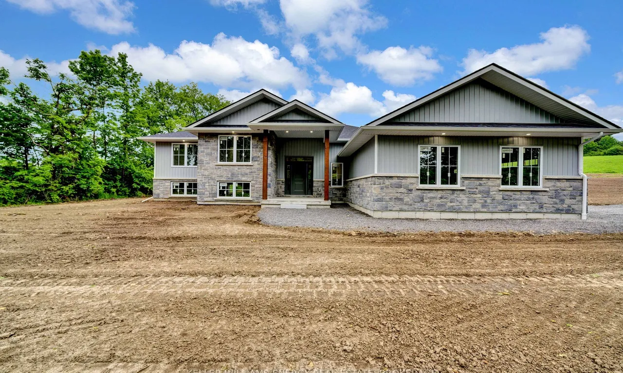 125 Potter Rd, Quinte West, ON K8V 5P6