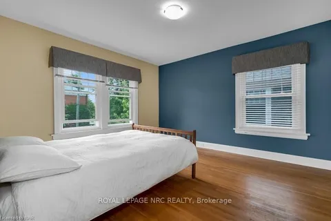24 SALINA St, St. Catharines, ON L2R 3K3