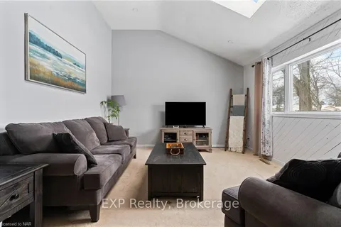 6792 JILL Dr, Niagara Falls, ON L2G 3J2
