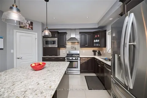 466 CARRIE Ave, Fort Erie, ON L0S 1N0