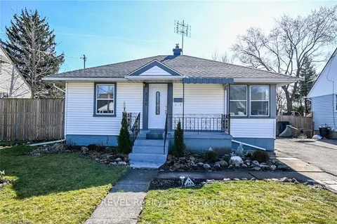 6290 ATLEE St, Niagara Falls, ON L2G 2W5