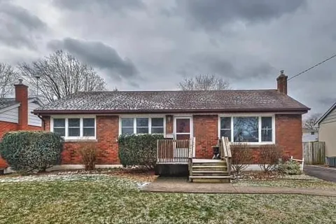 61 LINDEL Cres, Welland, ON L3C 3S2