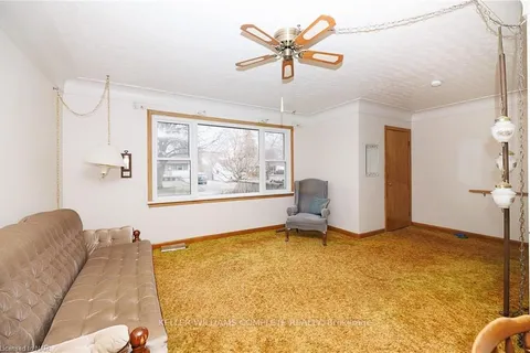 61 LINDEL Cres, Welland, ON L3C 3S2