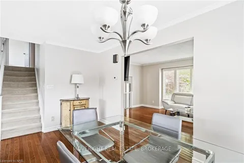 9 GREENLEAF Crt, St. Catharines, ON L2M 7E2