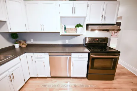 67 Briscoe St, London, ON N6C 1W8