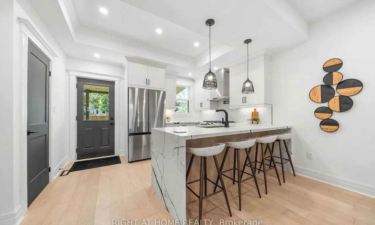 15 Pine St, Hamilton, ON L8P 2A2