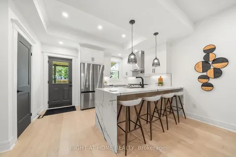 15 Pine St, Hamilton, ON L8P 2A2