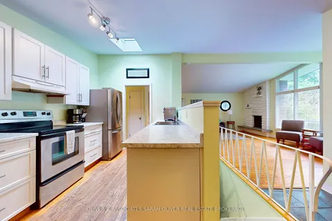 23 Oregon Rd, London, ON N5Z 4B8