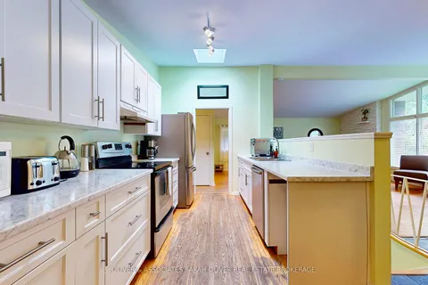 23 Oregon Rd, London, ON N5Z 4B8